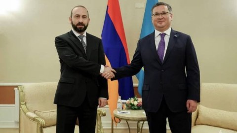 Mirzoyan qazax həmkarı ilə GÖRÜŞDÜ