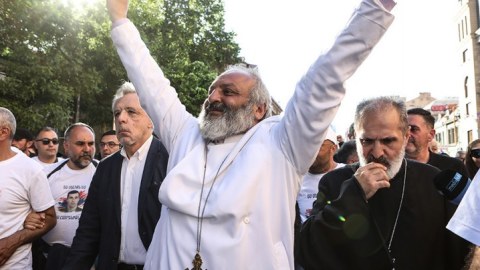 Ermənistanı qatıb-qarışdıran keşiş Kanada vətəndaşıymış