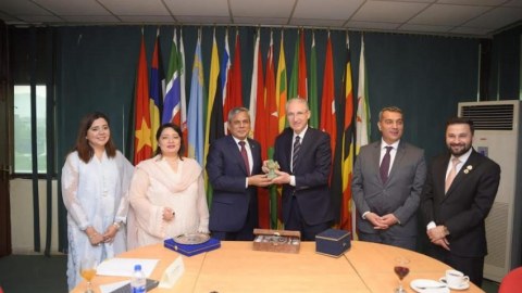Muxtar Babayev COMSATS-ın qərargahında 