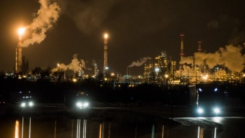Rusiyada neft zavoduna dron hücumu