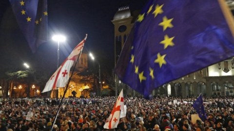 Gürcüstanda tələbələr də etiraza BAŞLAYIR