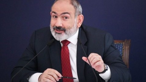 Paşinyanın partiyası deputatları qapalı iclasa çağırdı