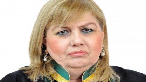 Həbsdə olan vəkil hakimə etiraz etdi