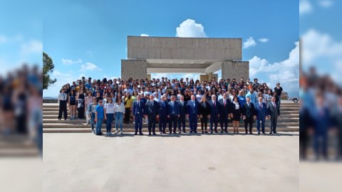 Deputatlar Şimali Kiprin banilərinin xatirəsini yad ediblər - FOTOLAR