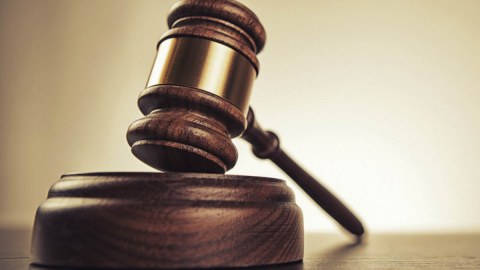 Rüşvət almaqda ittiham olunan sabiq sahə rəisinin məhkəməsi başlayır