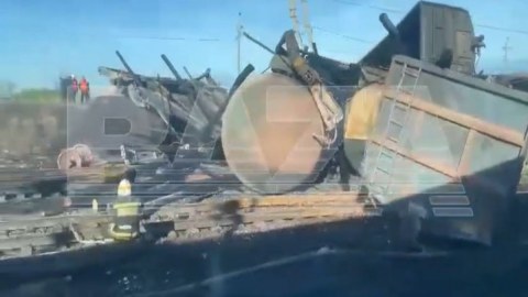 Rusiyada qatara PUA hücumu - Vaqonlar relsdən çıxdı