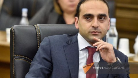 İrəvan meri Parisə gedib