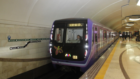 Metroda qatar qapısı açıq hərəkət edib? - Rəsmi cavab