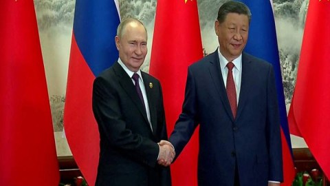 Putinin Çin sədri ilə görüşü başlayıb
