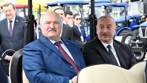 Azərbaycan və Belarus prezidentləri sərgilərlə tanış olublar