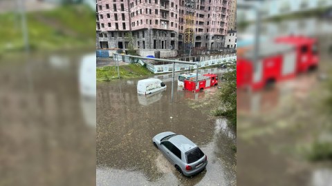 İrəvanda maşınlar su altında qaldı - LEYSAN