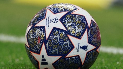 FIFA futbol əfsanələri arasında dünya çempionatı təşkil edəcək