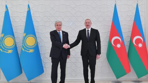 Prezident İlham Əliyev Tokayevə zəng etdi