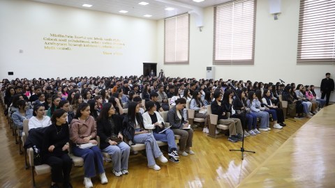 Rektor imtahana hazırlıqla bağlı tələbələrlə görüşdü - FOTO
