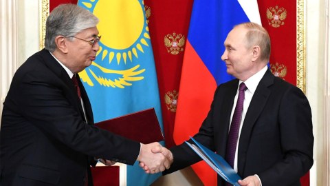 Putin Tokayevi təbrik etdi 