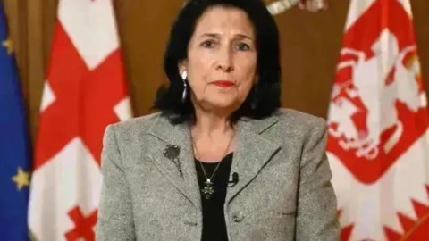 Zurabişvili qalmaqallı qanuna veto qoydu 