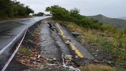 Ağsu dolaylarında asfalt çökdü - Yol bağlandı