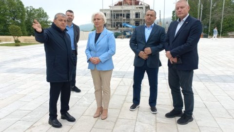 Latviya parlamentinin sədri Şuşaya gedib - YENİLƏNİB