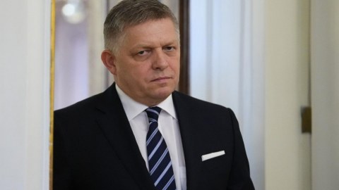 Güllələnən Baş nazirin vəziyyəti yaxşılaşır