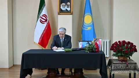 Tokayev İran səfirliyində olub, başsağlığı verib - FOTO