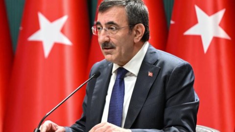 Vitse-prezident Selcuk Bayraktara təşəkkür etdi
