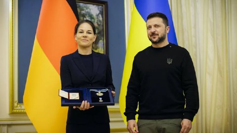 Zelenski Almaniya XİN başçısını təltif etdi