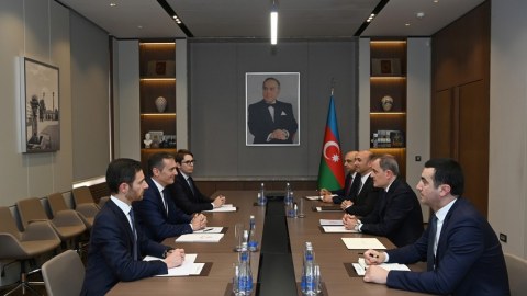 Yeni səfir etimadnaməsinin surətini nazirə təqdim etdi