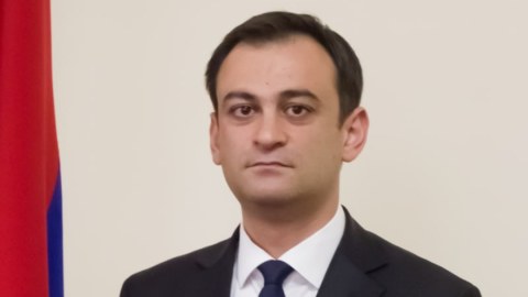 Paşinyan sabiq deputata yüksək vəzifə verdi 
