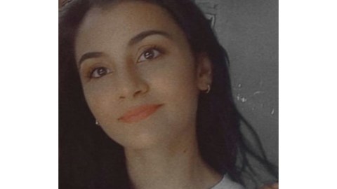 18 yaşlı qız itkin düşdü