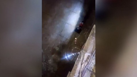 Binanın zirzəmisinə su dolmasının qarşısı alındı - VİDEO