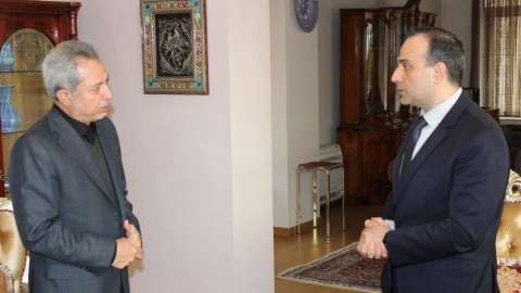 Diplomatımız İran səfirliyinə baş çəkdi