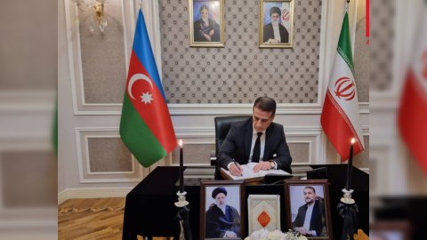 Əli Əlizadə İran səfirliyini ziyarət etdi 