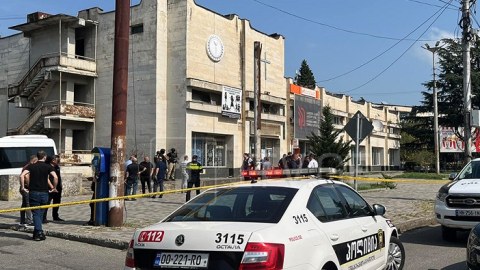 Gürcüstanda naməlum şəxs odlu silahla bankı qarətə cəhd edib