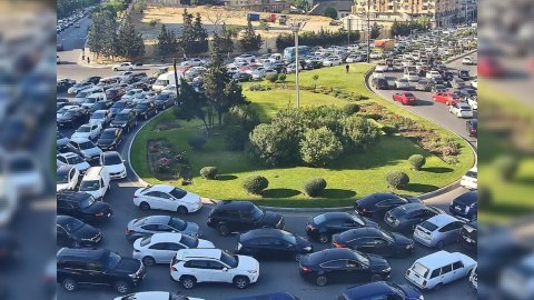 Nasaz maşın tıxac yaratdı - FOTO