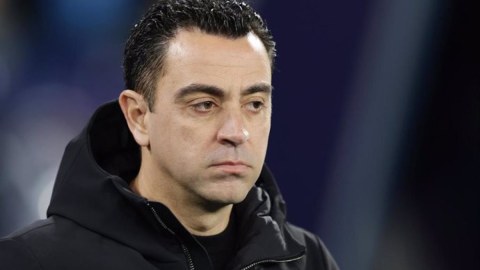 Xavi "Barselona"dan getdi