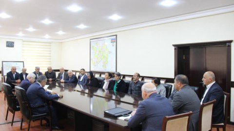 İcra başçısı Həcc ziyarətinə gedəcək şəhid ailələri ilə görüşdü