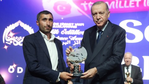 Ərdoğandan mükafat alan Sərvər danışdı - VİDEO