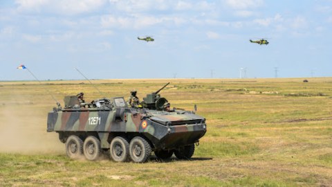 NATO yüzlərlə hərbçi ilə təlimlərə başladı 