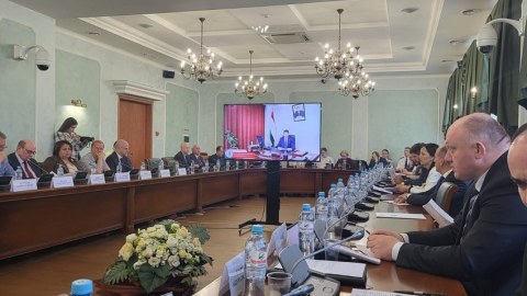 Deputatlar MDB PA-nın komissiya iclaslarında iştirak edib