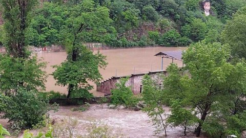 Ermənistanla Gürcüstan arasında yol BAĞLANDI