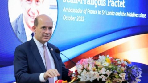 Fransa səfiri evində ölü tapıldı