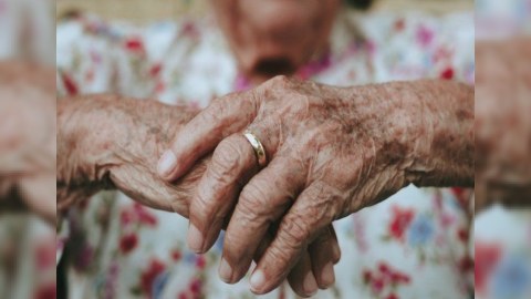 İtkin düşən 83 yaşlı qadın tapıldı