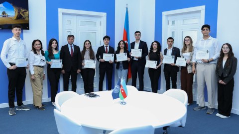 UNEC-in “Brend tələbə”ləri mükafatlandırıldı - FOTOLAR