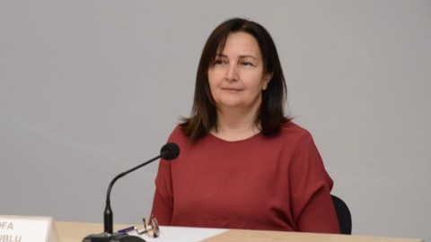 Müəllimlərin etik davranış qaydalarının əvvəlki qaydalardan fərqi nədir?
