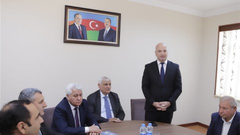 Kamal Abdulla Nehrəm kənd məktəbinin qonağı olub