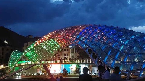 "Sülh körpüsü" Azərbaycan bayrağına büründü - FOTO
