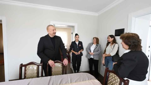 Prezidentlə xanımını evinə dəvət etdi