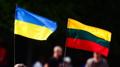 Litva Ukrayna üçün 13.5 milyon AYIRDI