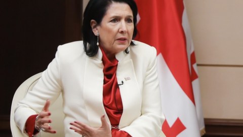 Zurabişvili 7 məhbusu ƏFV ETDİ