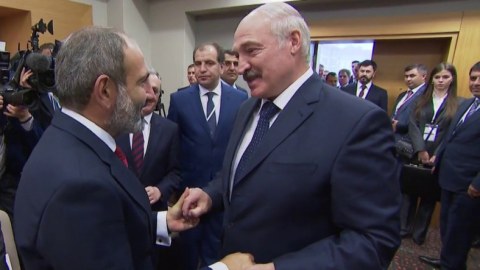 Lukaşenko Paşinyanı “təcrübəli siyasətçi” adlandırdı